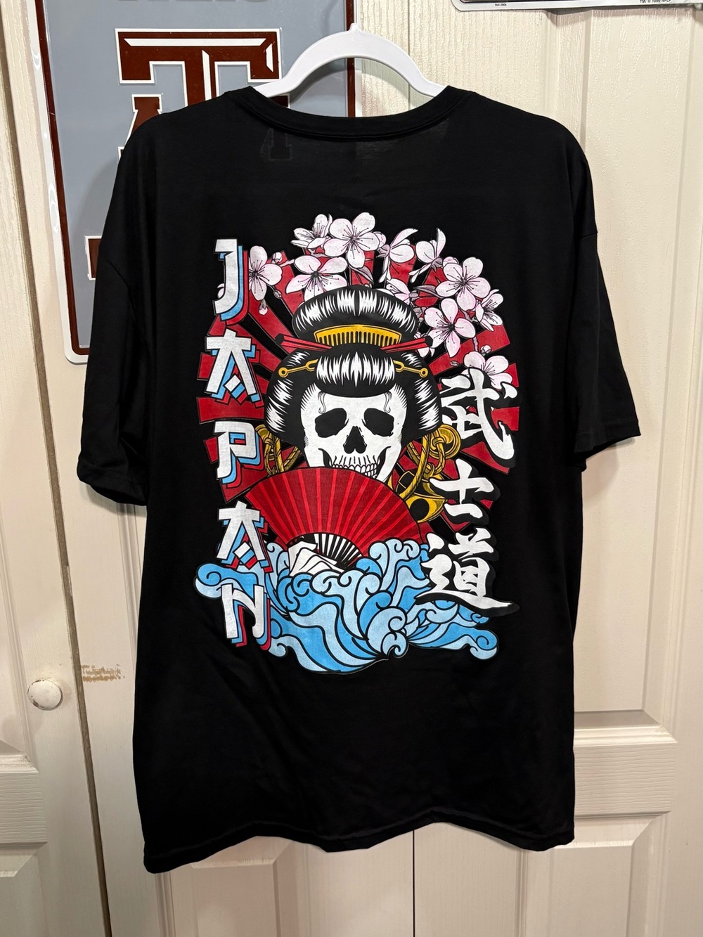 Launder Black Graphic Short-Sleeve Men’s Tee with Geisha Skull Print